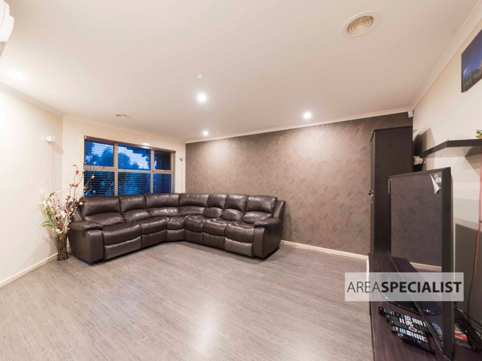 34 Kingdom Drive, Cranbourne, VIC 3977, Cranbourne - Thumbnail 2