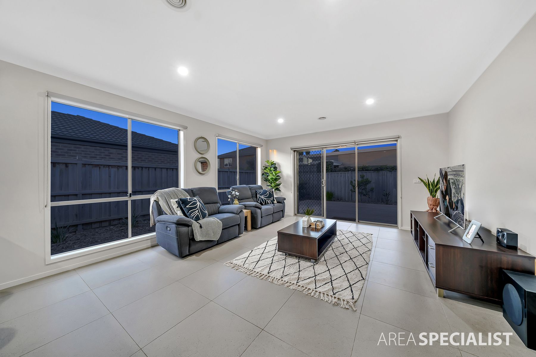 62 Crepe Avenue, Cranbourne West, VIC 3977, Cranbourne West - Thumbnail 8