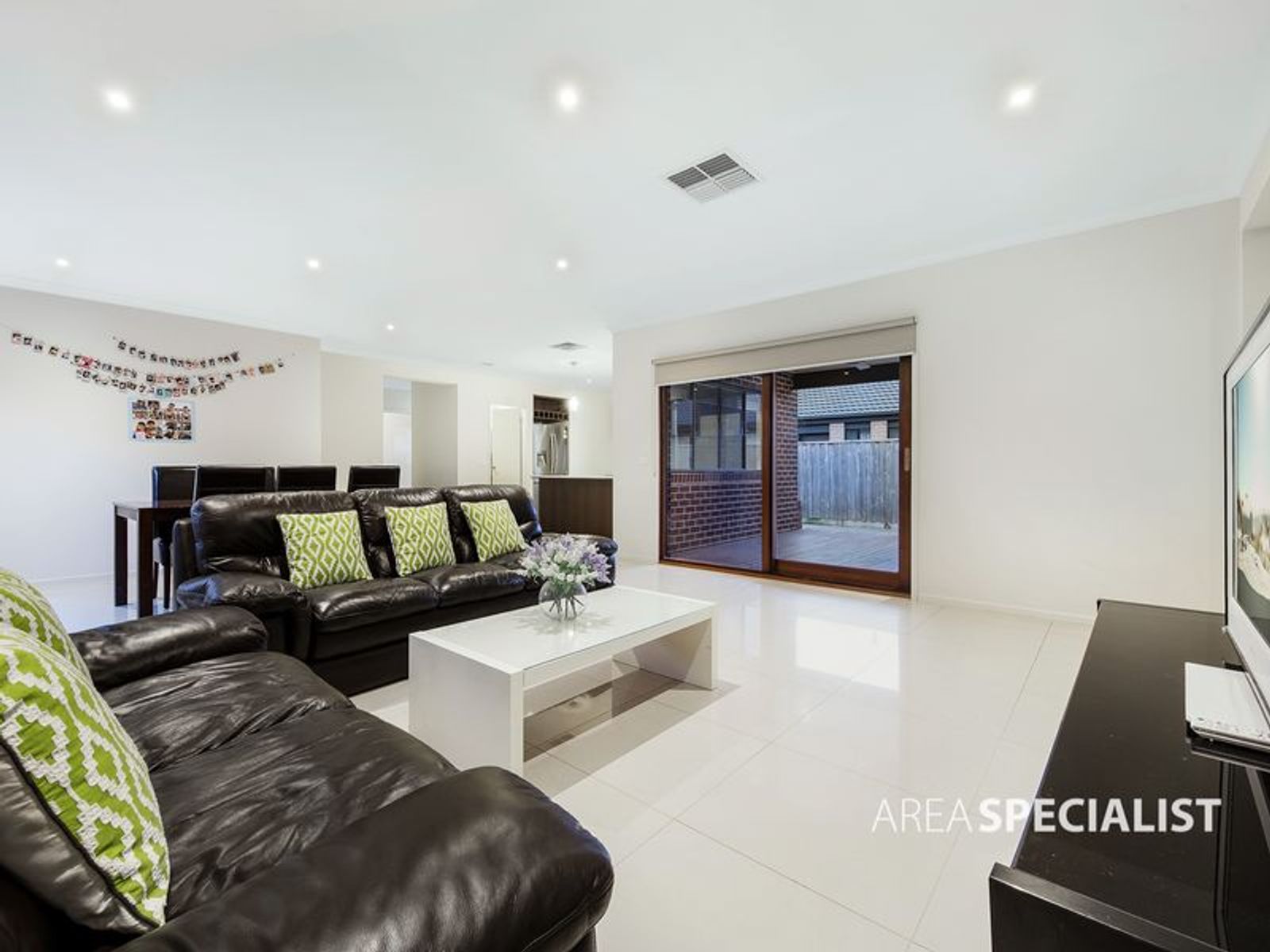 22 VALENCIA CCT, Cranbourne, VIC 3977, Cranbourne - Thumbnail 2
