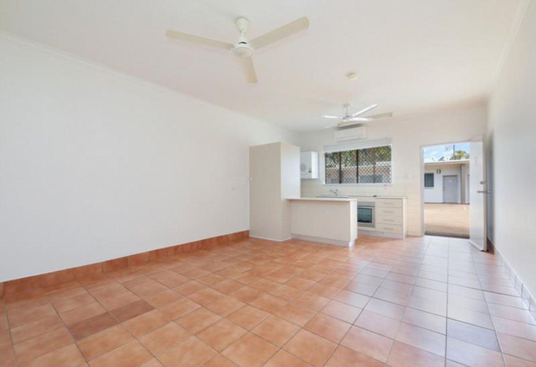 2/140 Dickward Drive, Coconut Grove NT 0810, Coconut Grove - Thumbnail 3