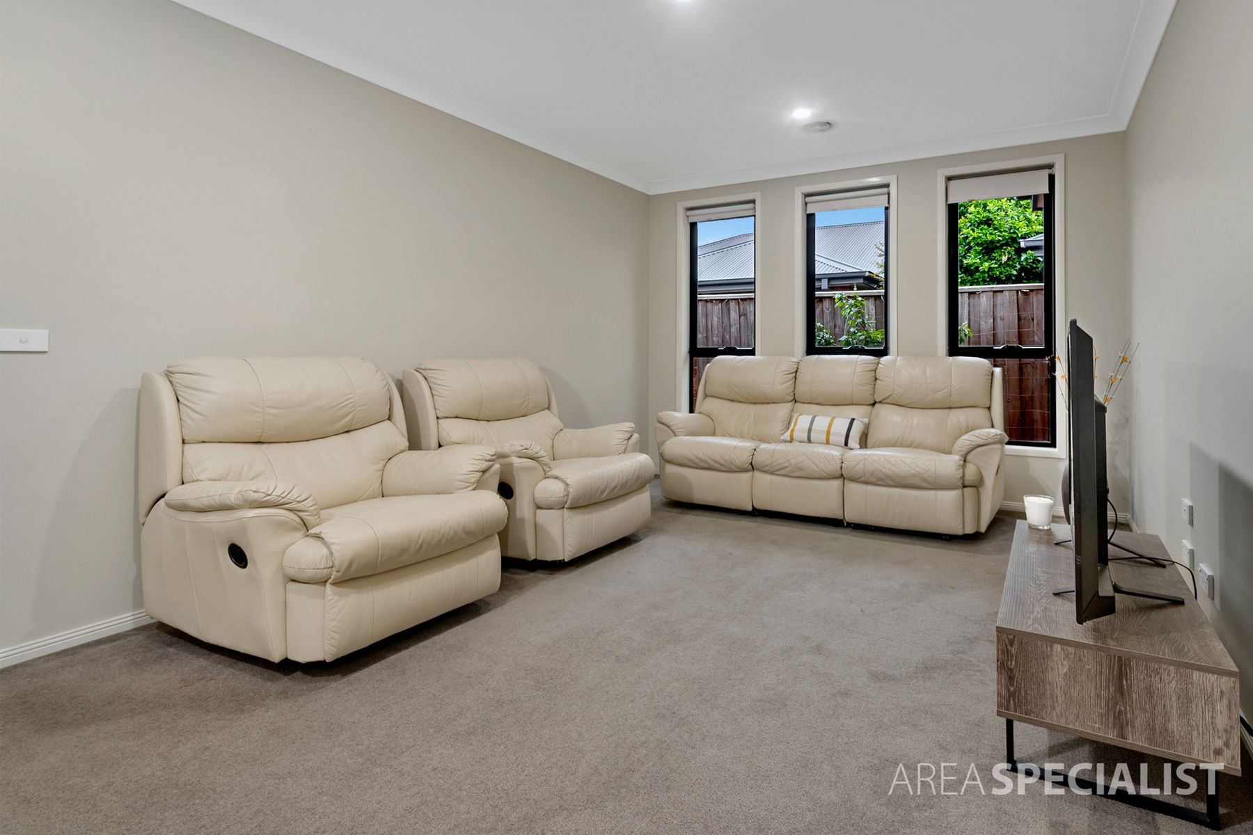 61 Boronia Avenue, Cranbourne, VIC 3977, Cranbourne - Thumbnail 2