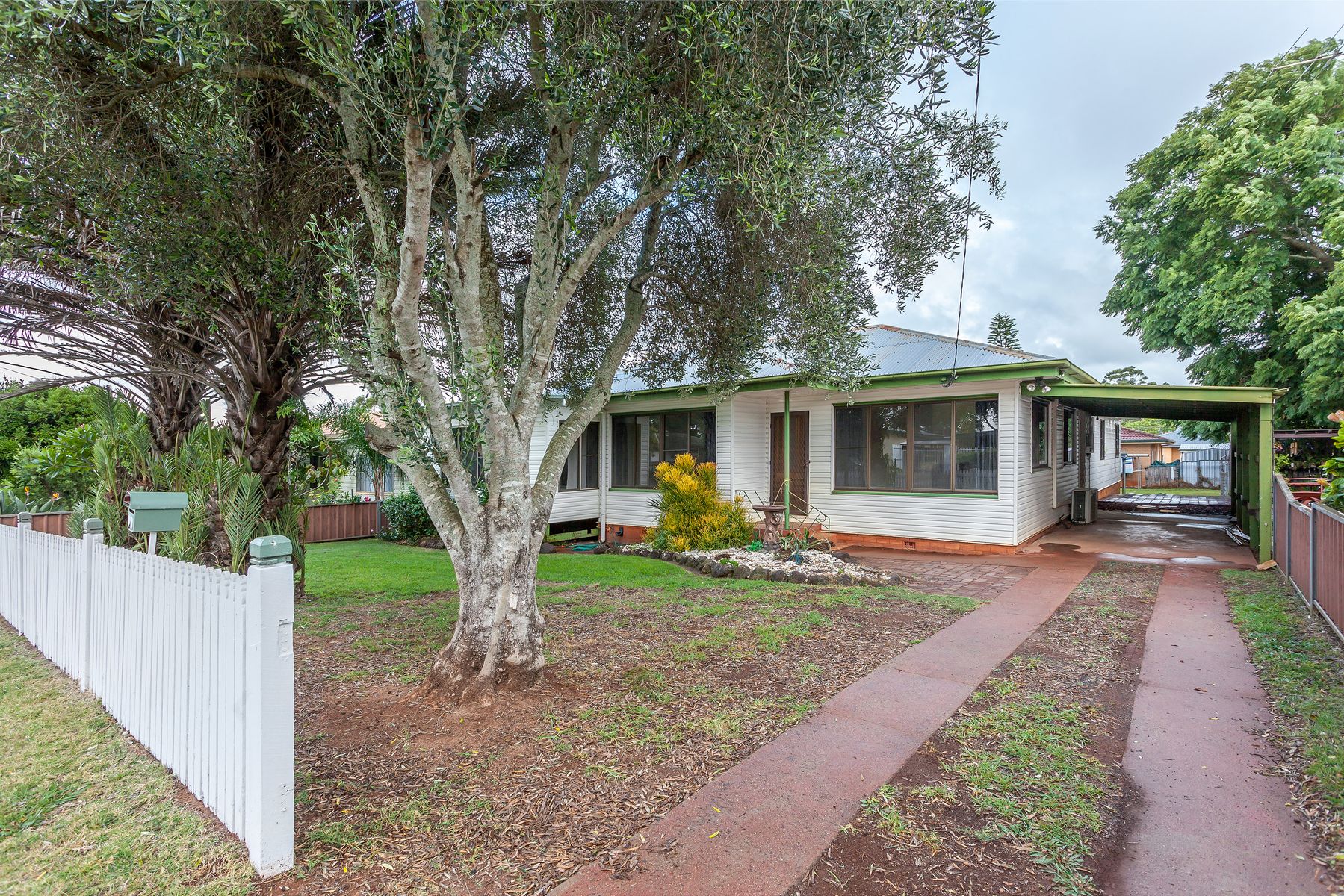 20 Welcombe Avenue, Rockville QLD 4350