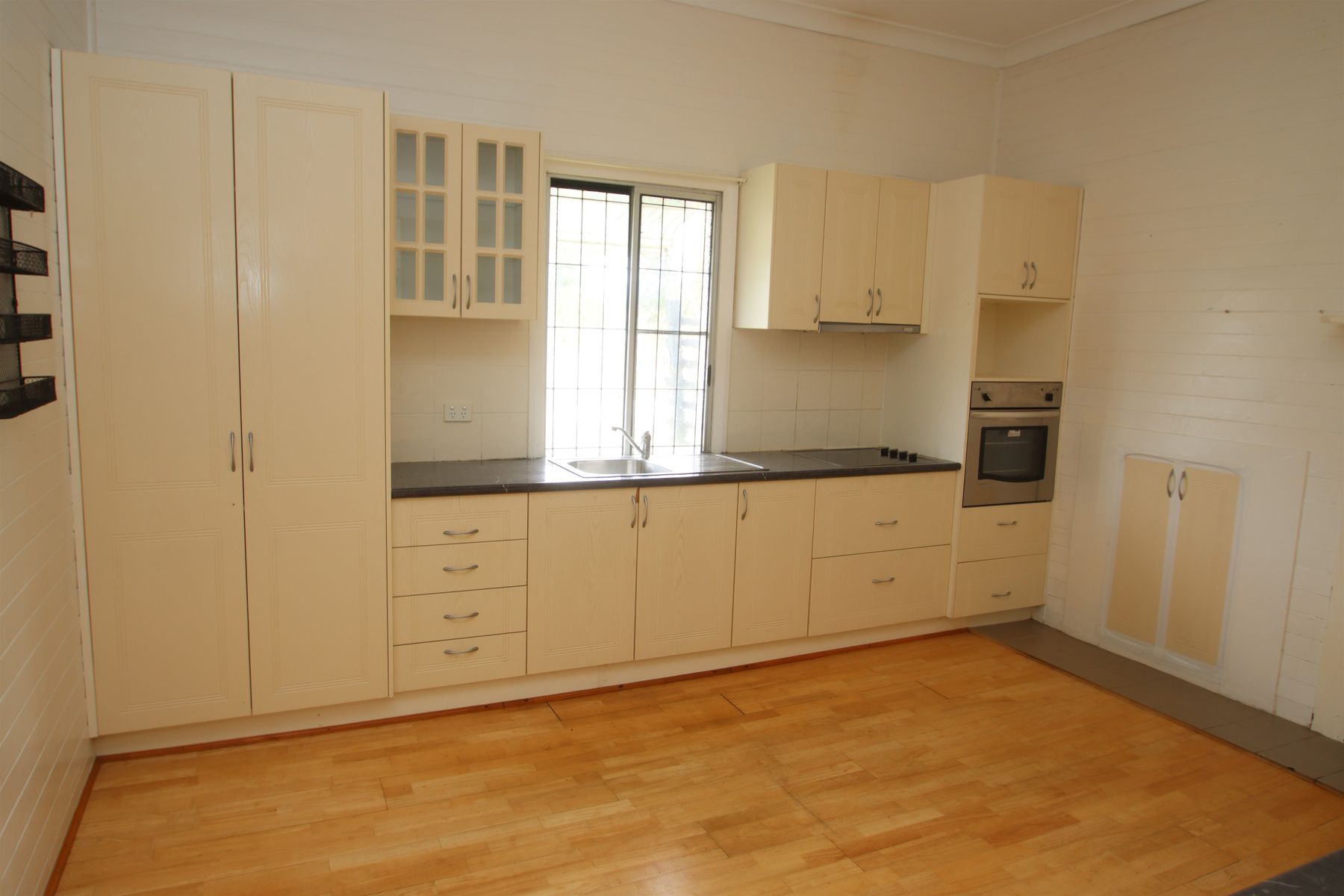 8 Erindee Avenue, Tenterfield NSW 2372, Tenterfield - Thumbnail 4