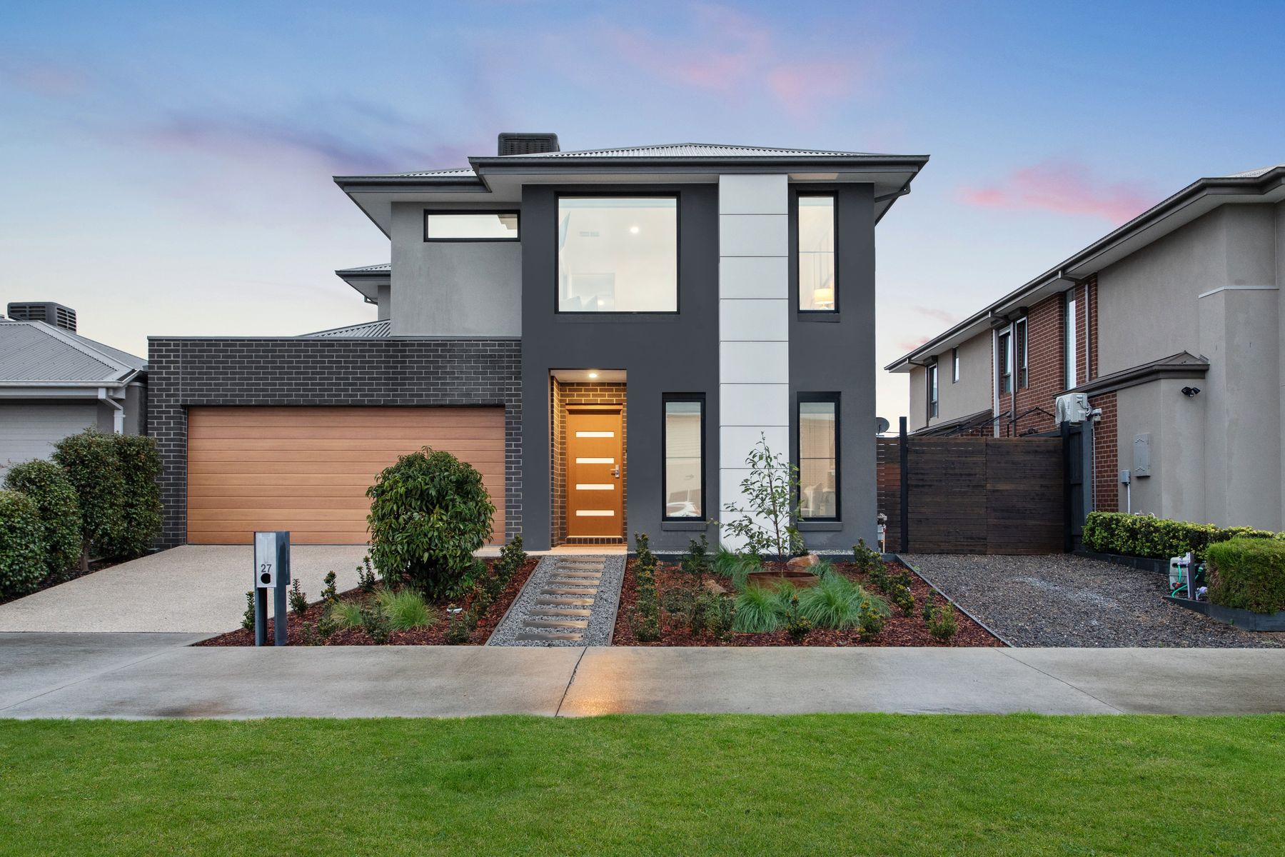 27 Flanagan Crescent, Cranbourne South, VIC 3977, Cranbourne South - Thumbnail 2