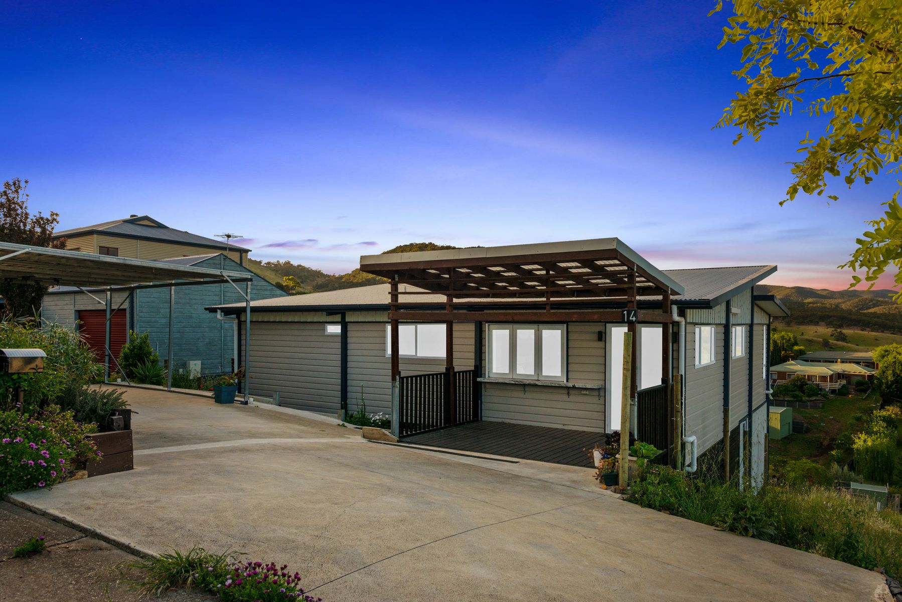 14 Fairway Crescent, Darley, VIC 3340, Darley - Thumbnail 2