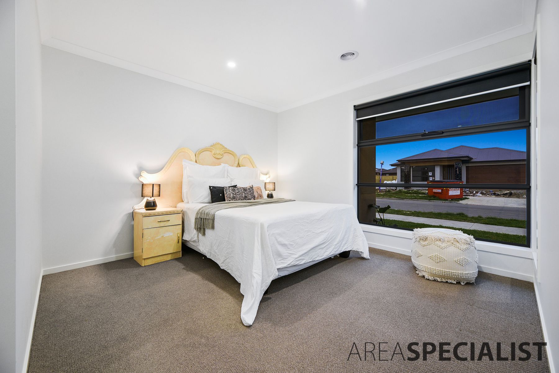 10 Liwen Street, Clyde North, VIC 3978, Clyde North - Thumbnail 3
