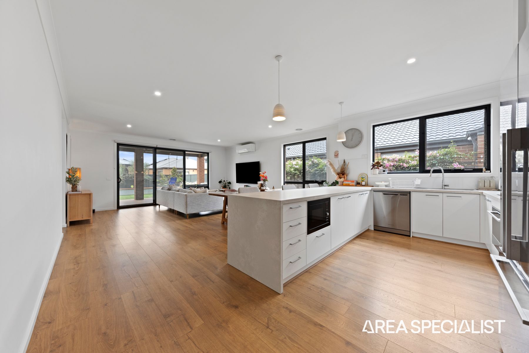 26 Aegean Street, Clyde North, VIC 3978, Clyde North - Thumbnail 4