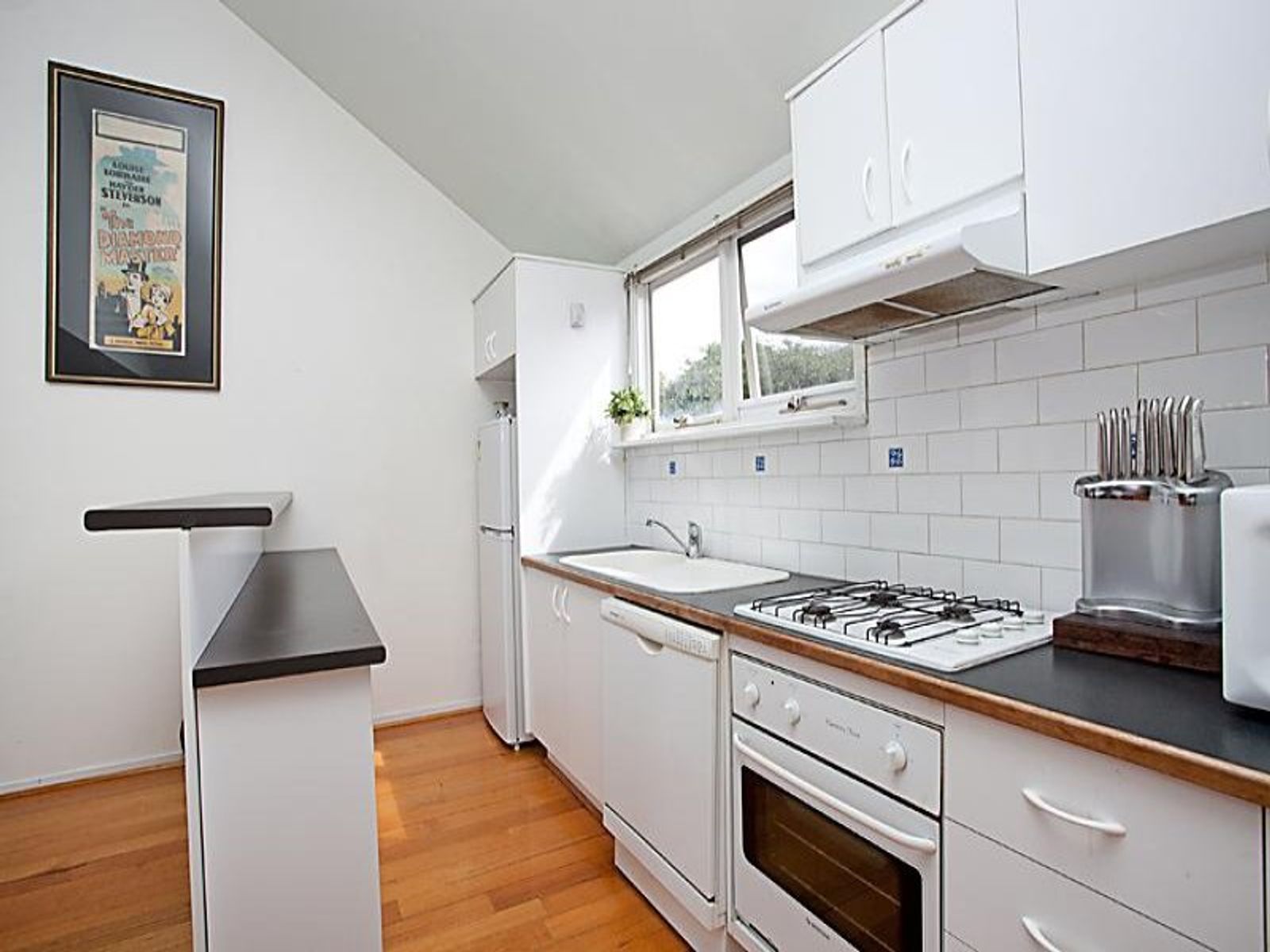 8 Hardwick Lane, Kensington - Thumbnail 3