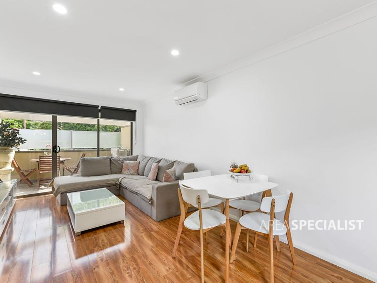 8/34, Doveton - Thumbnail 2