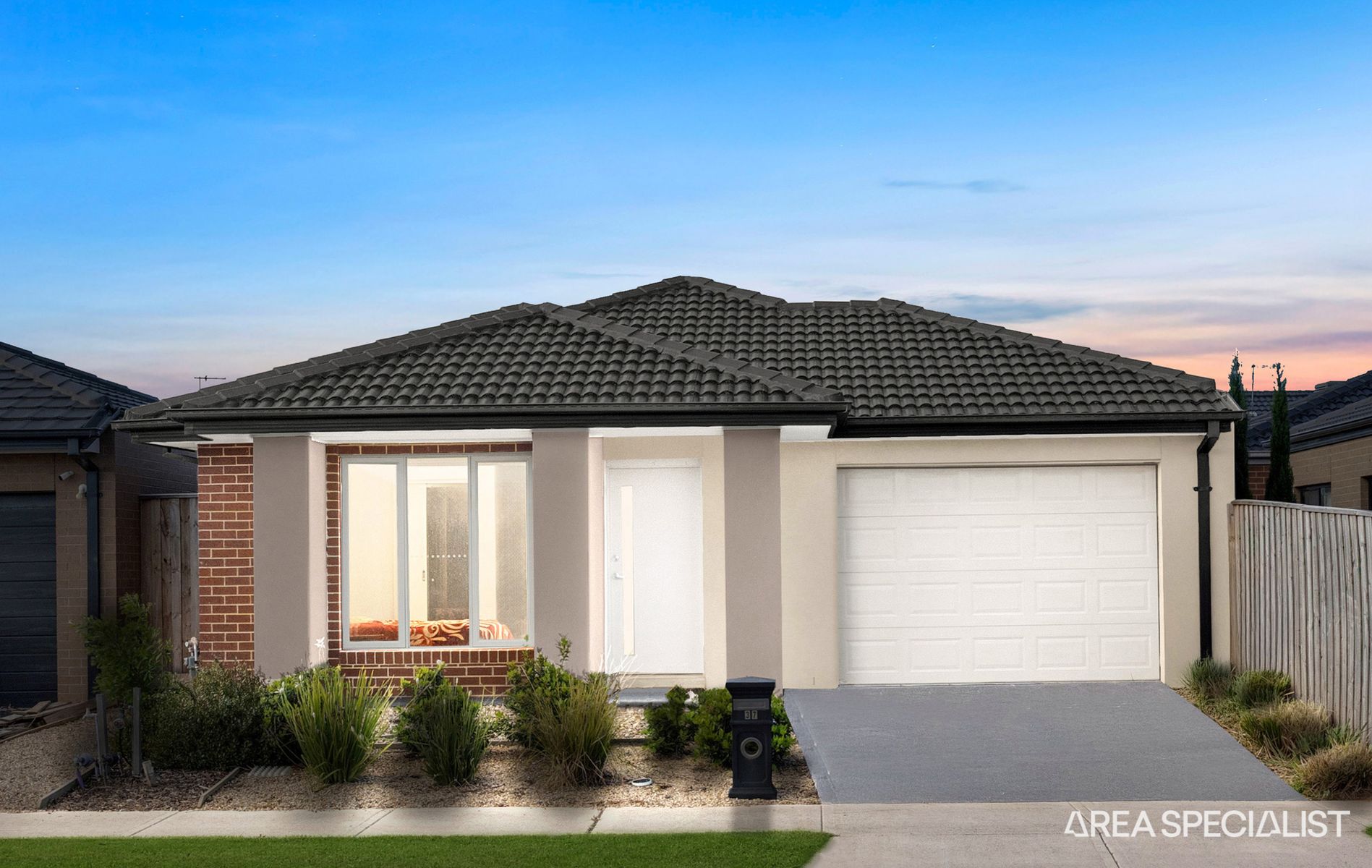 37 Hourigan Way, Werribee, VIC 3030, Werribee - Thumbnail 2