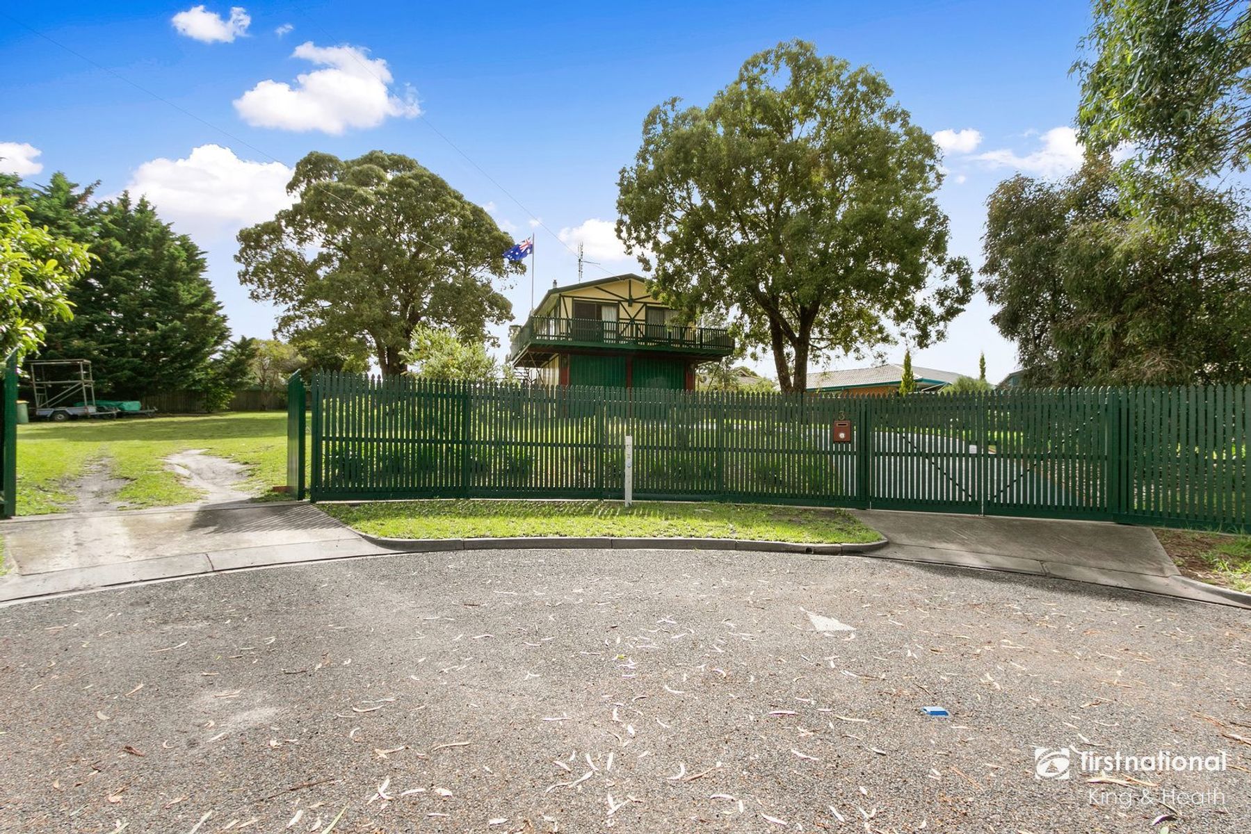 3 Roslyn Court, Lakes Entrance VIC 3909