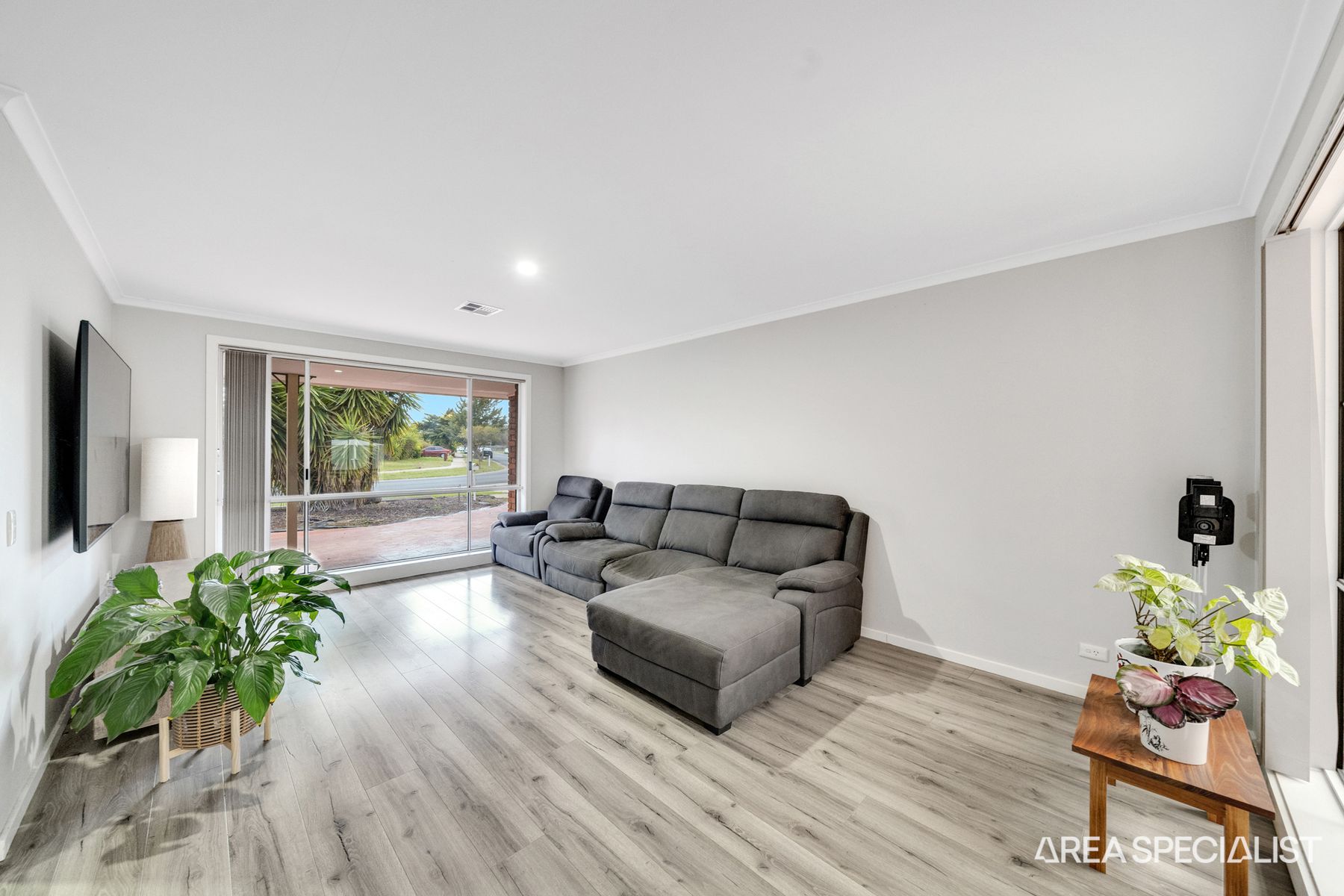 14 Walsingham Crescent, Kurunjang, VIC 3337, Kurunjang - Thumbnail 6