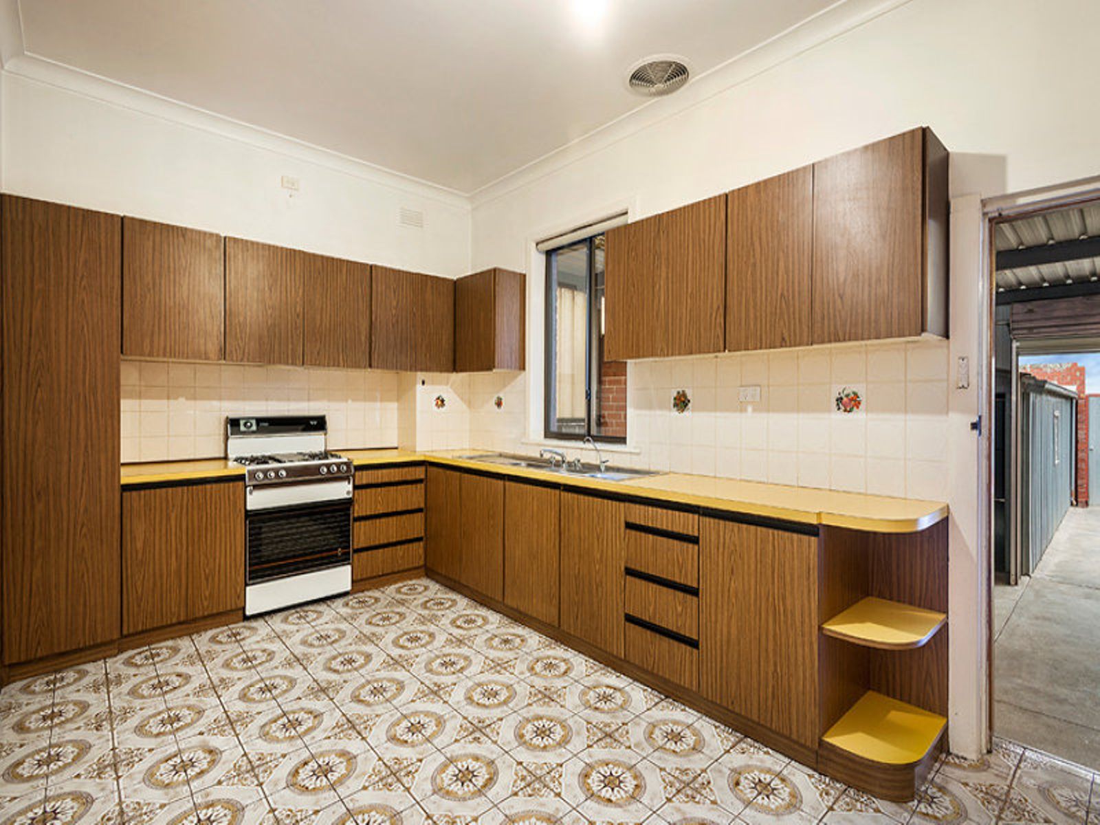 10 The Ridgeway, Kensington - Thumbnail 2