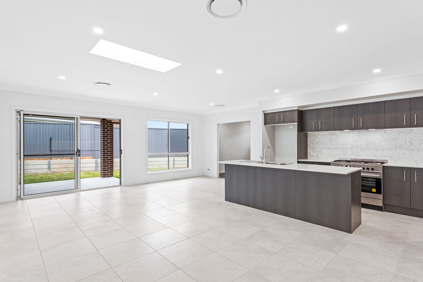 1 Voltimand Pl, Rosemeadow NSW 2560, Rosemeadow - Thumbnail 5