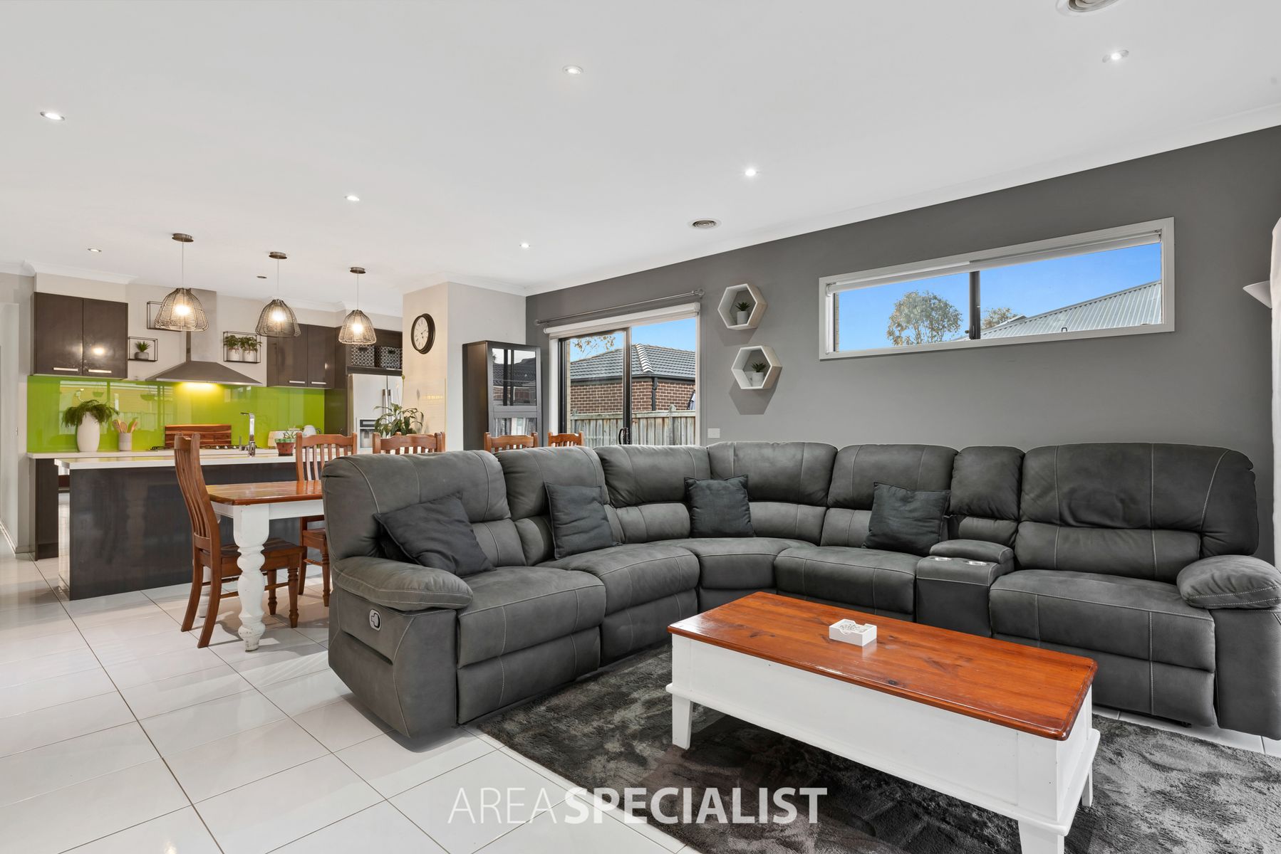 14 Davenport Crescent, Cranbourne West, VIC 3977, Cranbourne West - Thumbnail 2
