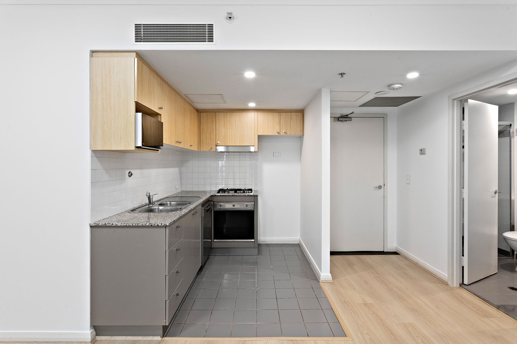 1811/2A Help Street, Chatswood NSW 2067, Chatswood - Thumbnail 2