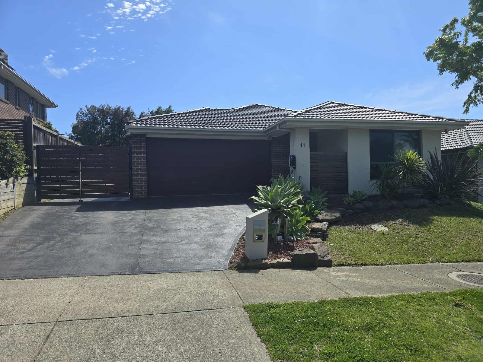 11 Belmont Crescent, Pakenham, VIC 3810, Pakenham - Thumbnail 2