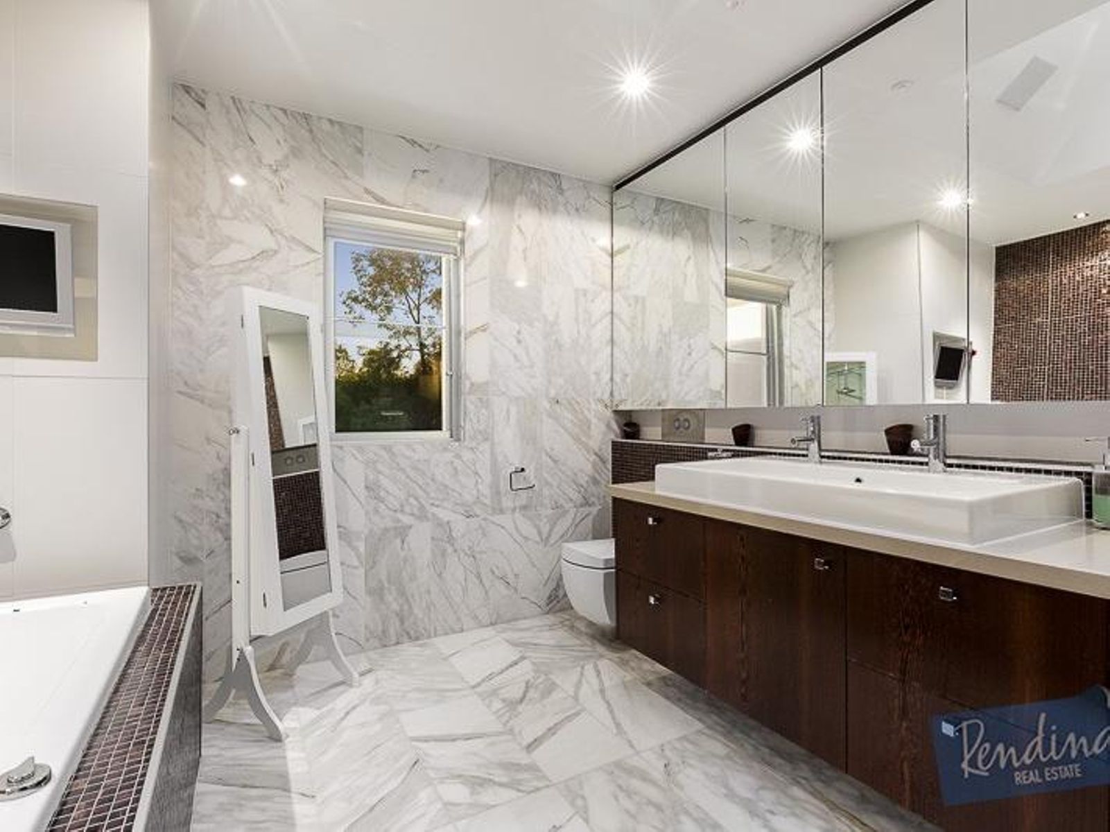 33 Stockmans Way, Kensington - Thumbnail 8