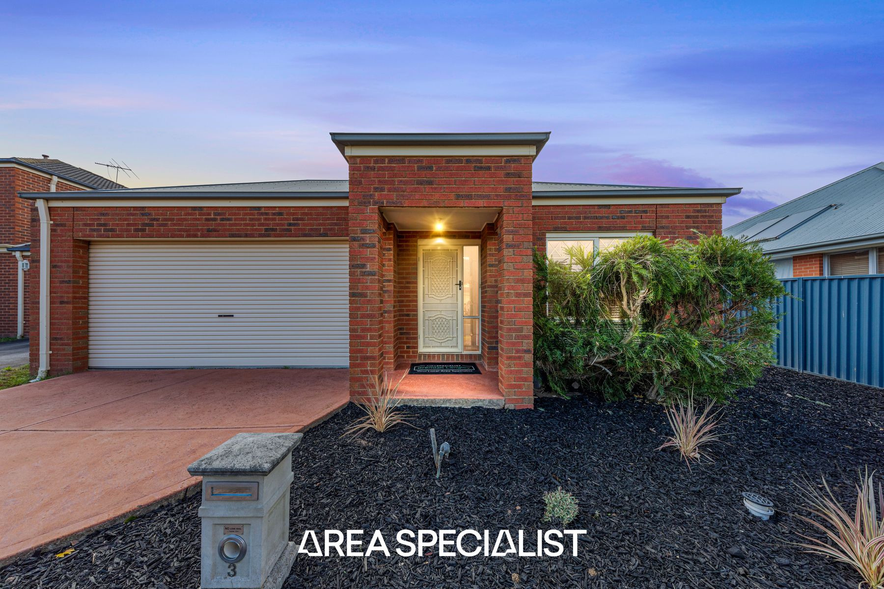 3 The Parkway, Pakenham, VIC 3810, Pakenham - Thumbnail 2