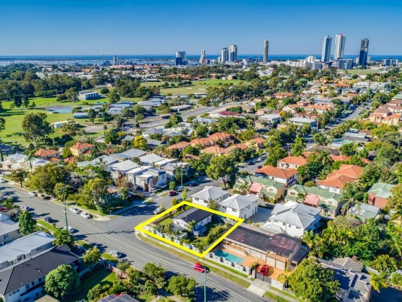 128 Pohlman Street, Southport QLD 4215, Southport - Thumbnail 2