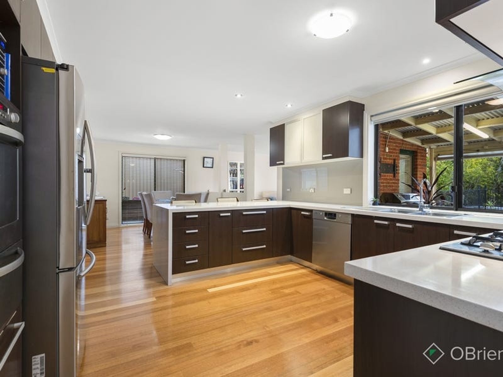 27 Hanna Drive, Endeavour Hills, VIC 3802, Endeavour Hills - Thumbnail 4