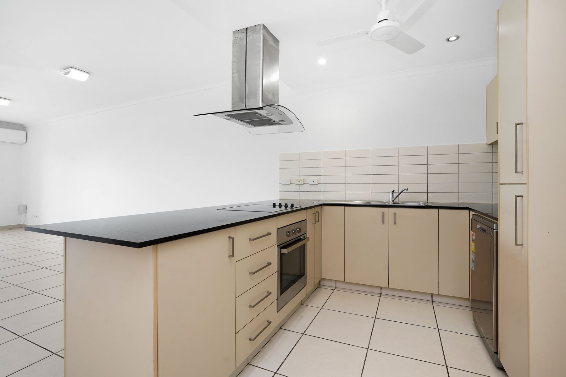 5/2 Lindsay Street, Darwin City NT 0800, Darwin City - Thumbnail 3