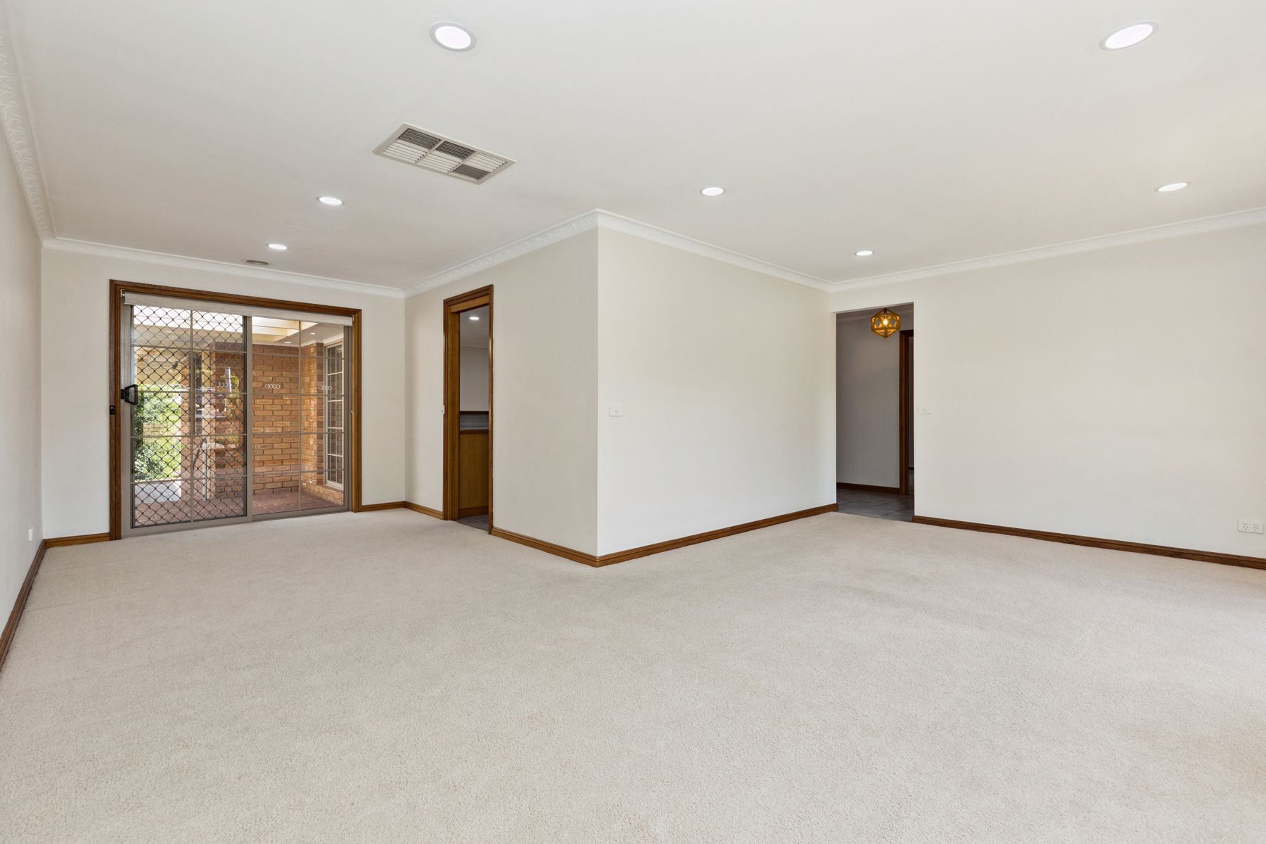 5 Landale Drive, Strathdale VIC 3550, Strathdale - Thumbnail 2