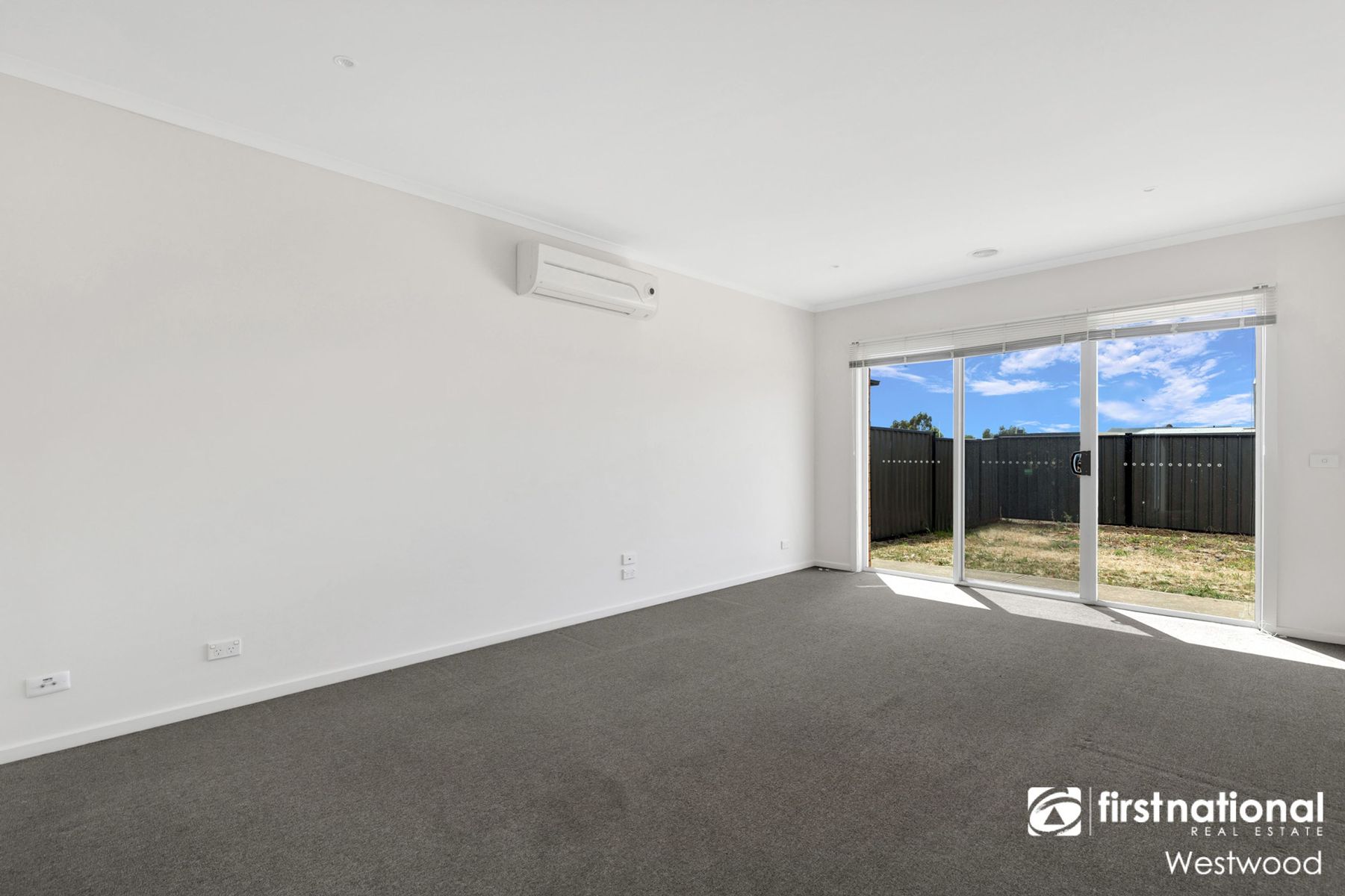 18 Derham Drive, Point Cook VIC 3030, Point Cook - Thumbnail 3