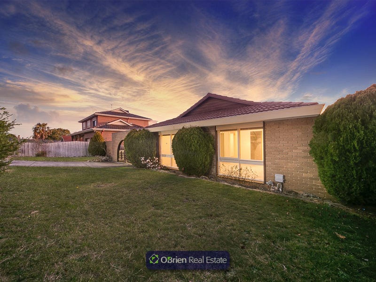 4 Harvey Place, Endeavour Hills, VIC 3802, Endeavour Hills - Thumbnail 2