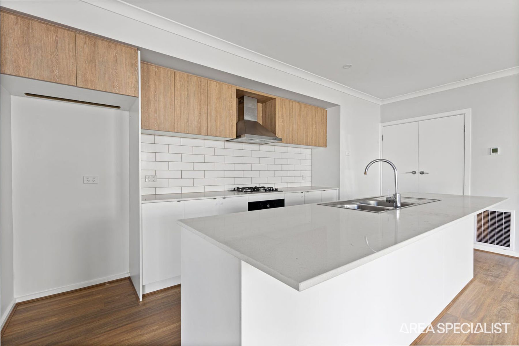 42 CLAUDIA CRESCENT, Kurunjang, VIC 3337, Kurunjang - Thumbnail 6