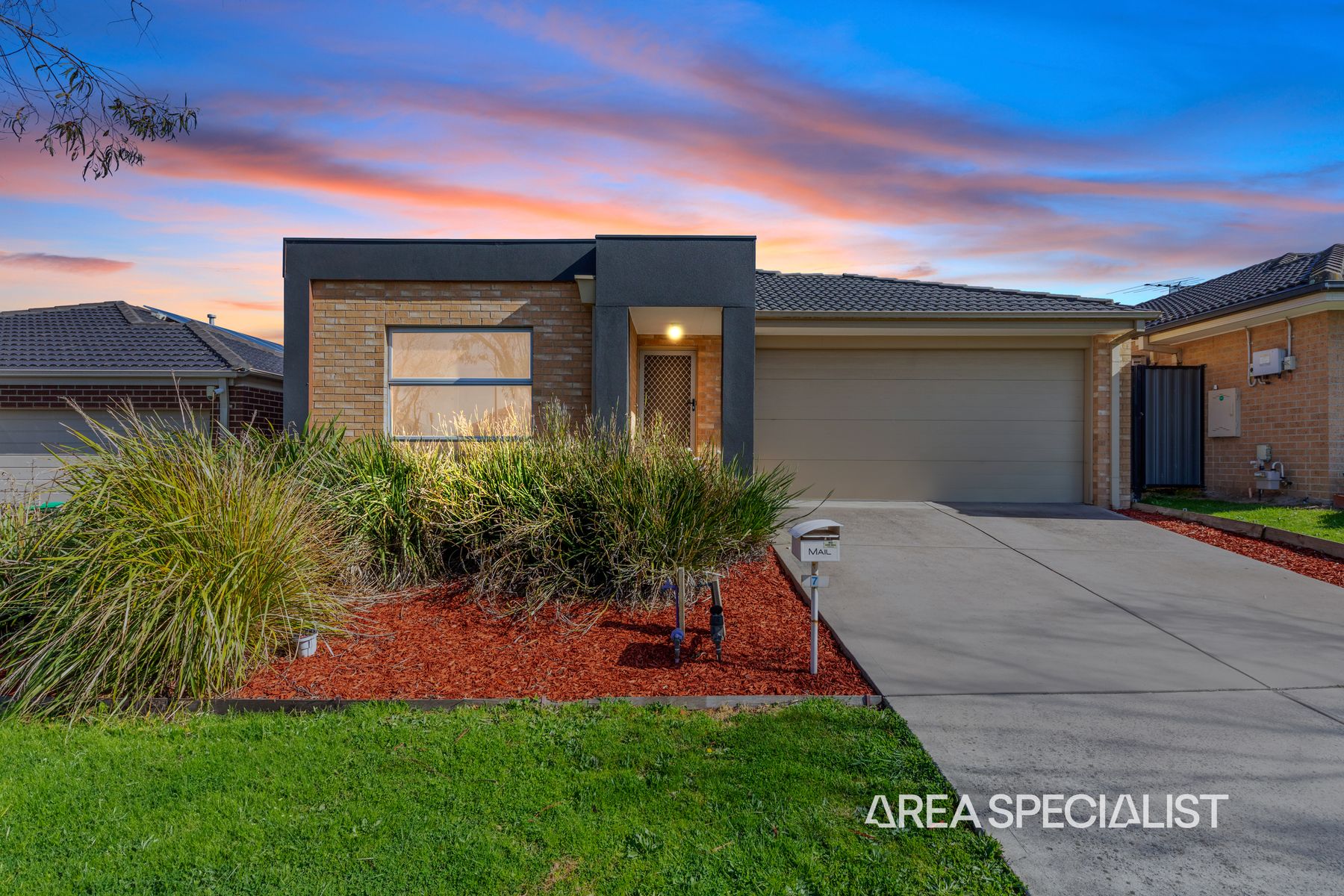 7 Sienna Way, Pakenham, VIC 3810, Pakenham - Thumbnail 2