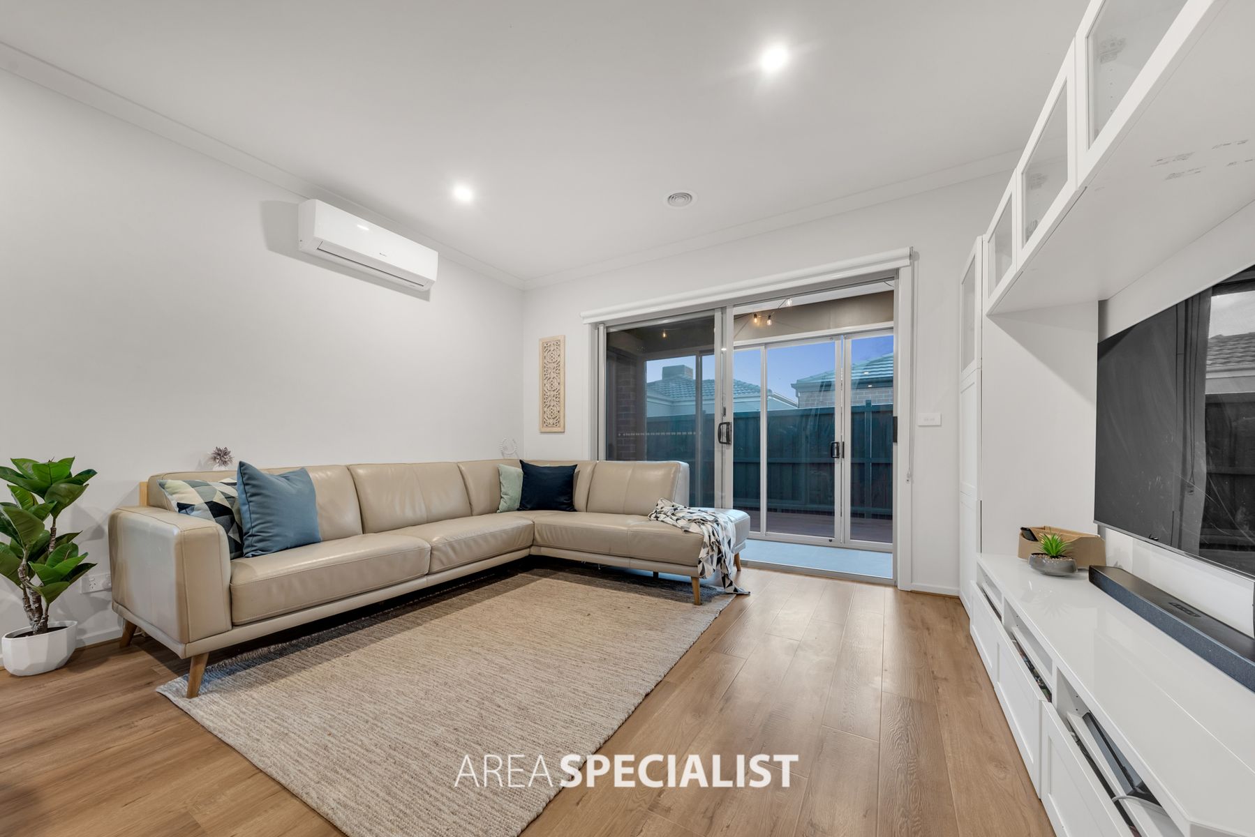 34 Diplomat Crescent, Cranbourne South, VIC 3977, Cranbourne South - Thumbnail 5