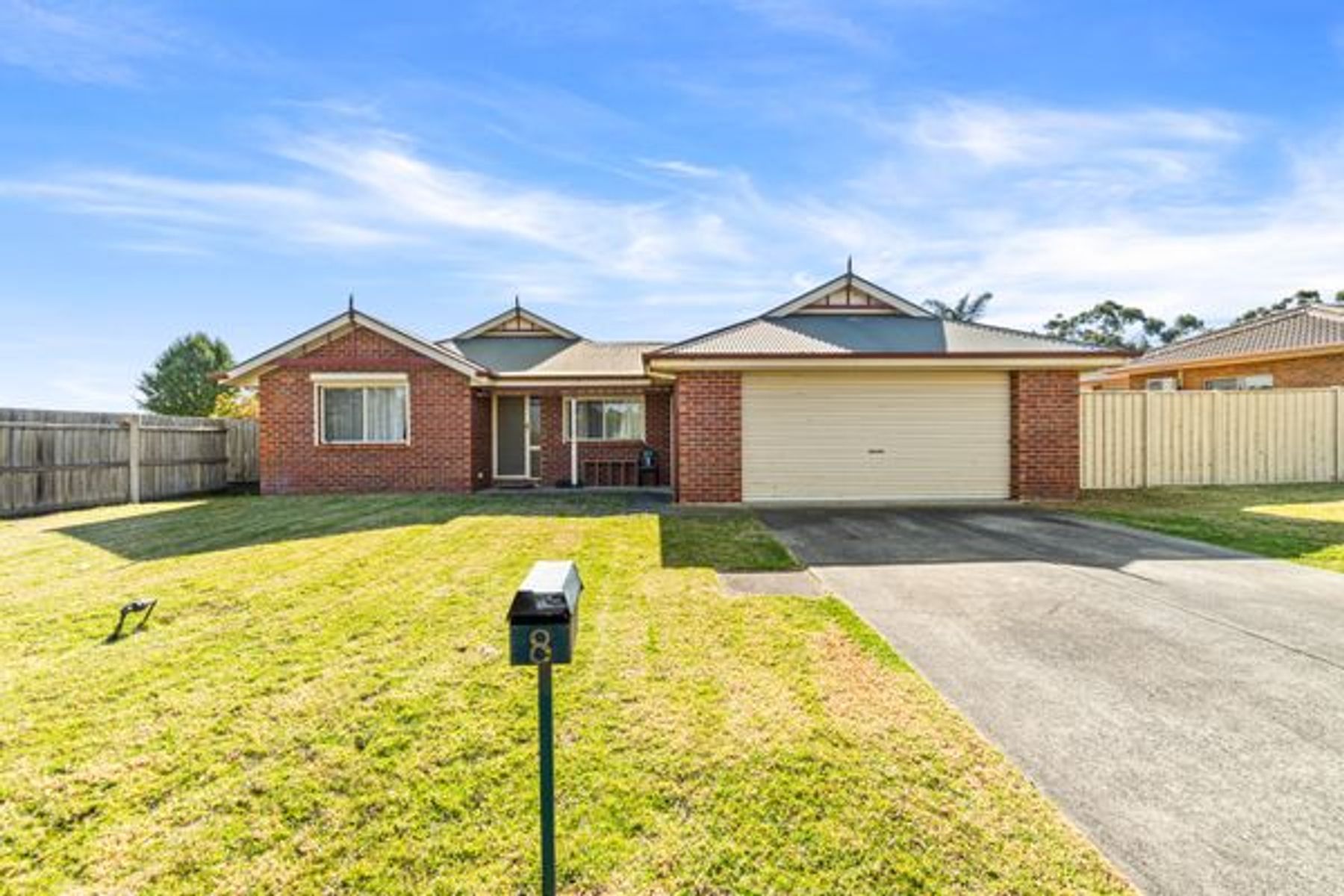 8 Oak Avenue, Traralgon VIC 3844