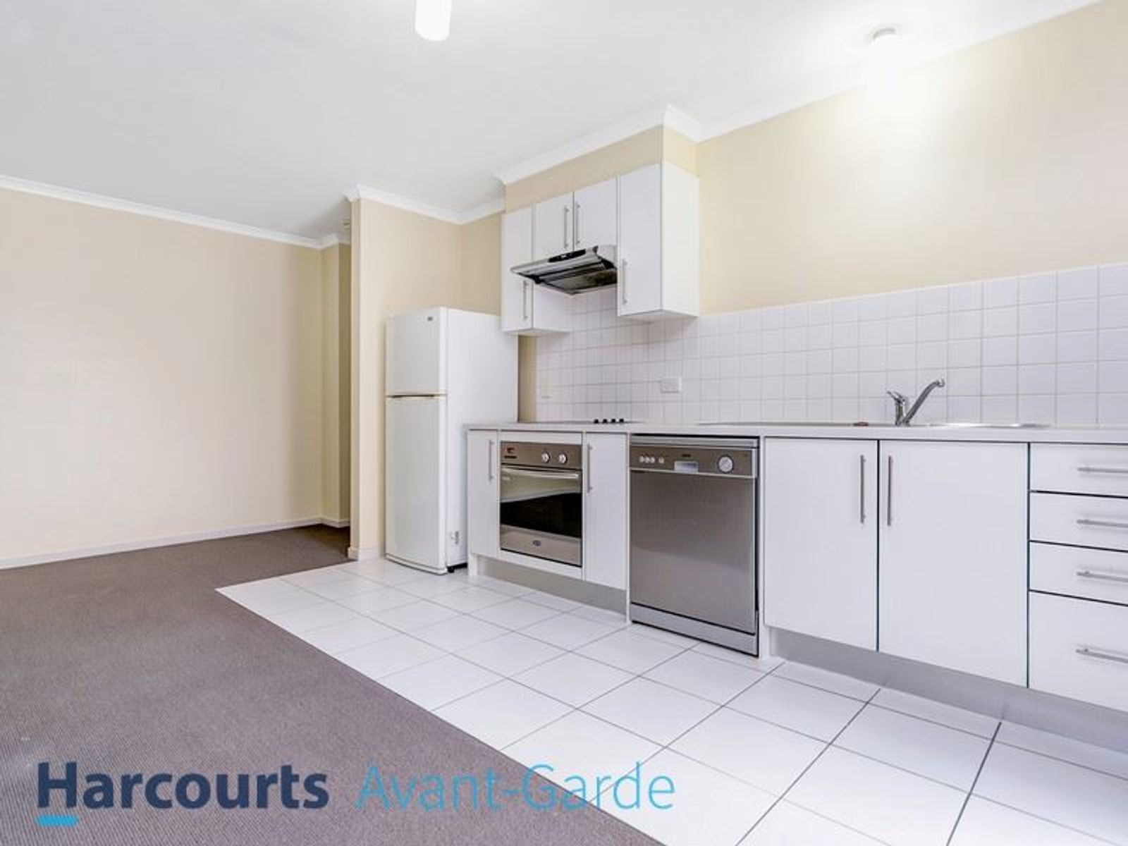 23/13, Mawson Lakes - Thumbnail 3