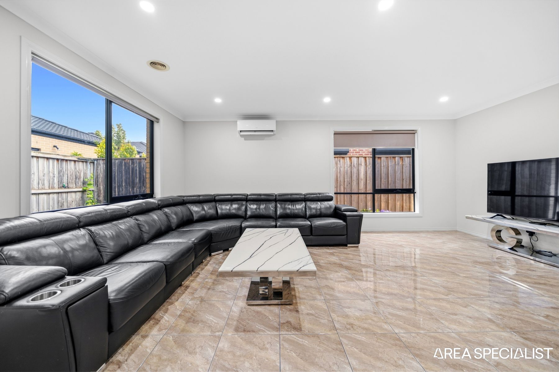 8 Dalziell Crescent, Cranbourne North, Cranbourne North - Thumbnail 5