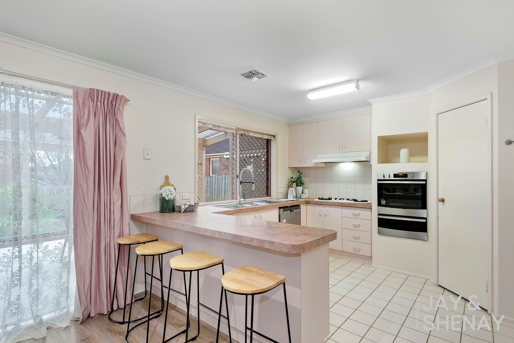 29 Barnsley Drive, Endeavour Hills, Endeavour Hills - Thumbnail 3