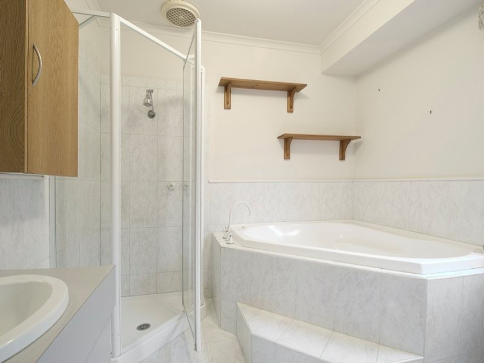 35 Jacqueline Drive, Aspendale Gardens, VIC 3195, Aspendale Gardens - Thumbnail 2