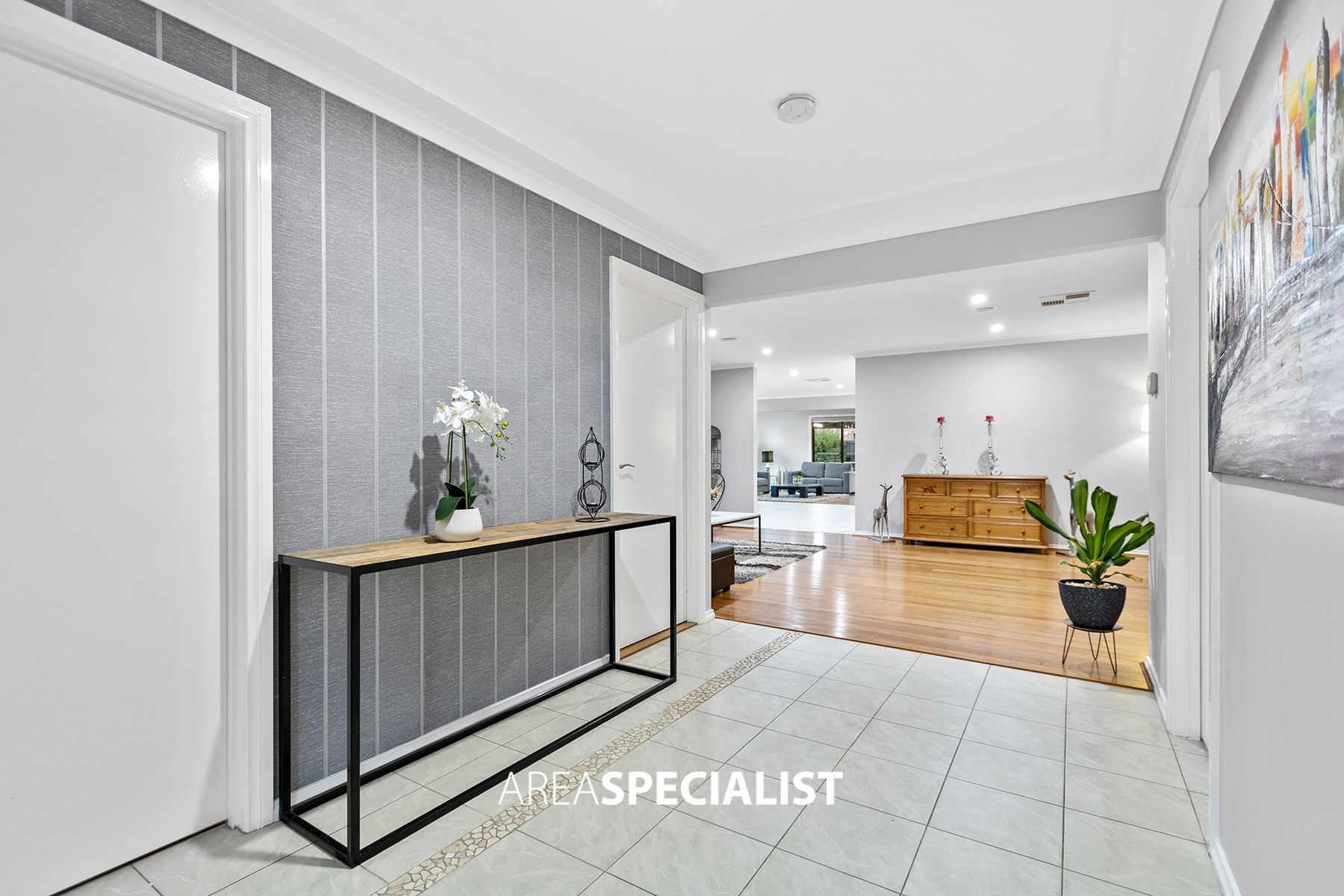 32 Sussex Avenue, Cranbourne North, VIC 3977, Cranbourne North - Thumbnail 2