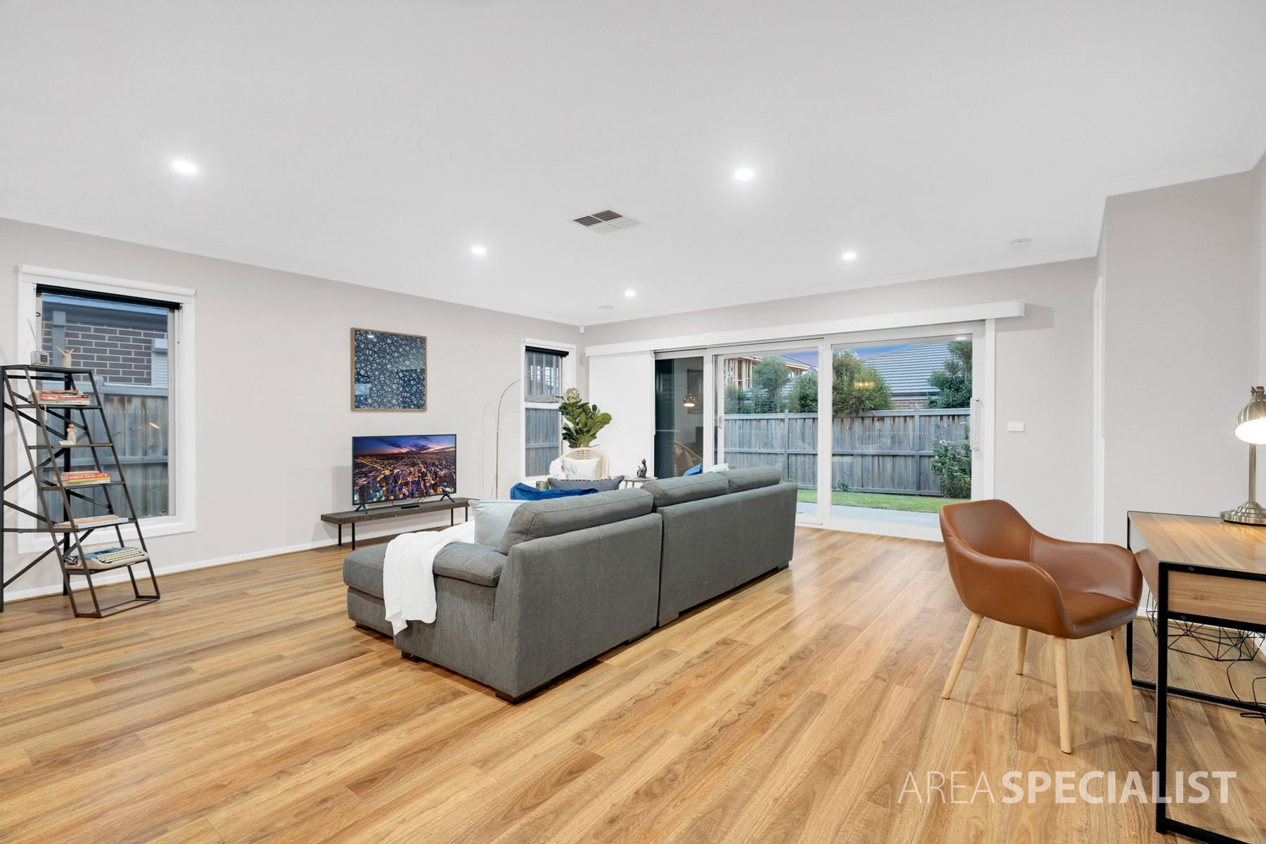 21 Mernoo Avenue, Clyde North, VIC 3978, Clyde North - Thumbnail 5