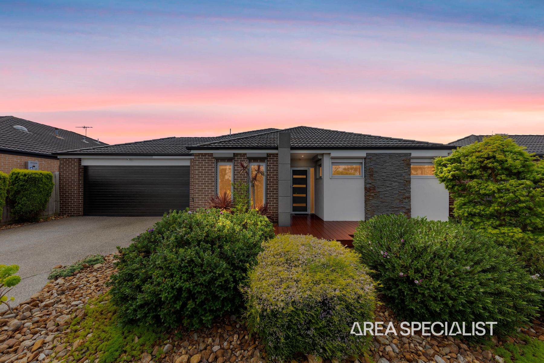 27 Clifford Drive, Pakenham, VIC 3810, Pakenham - Thumbnail 2