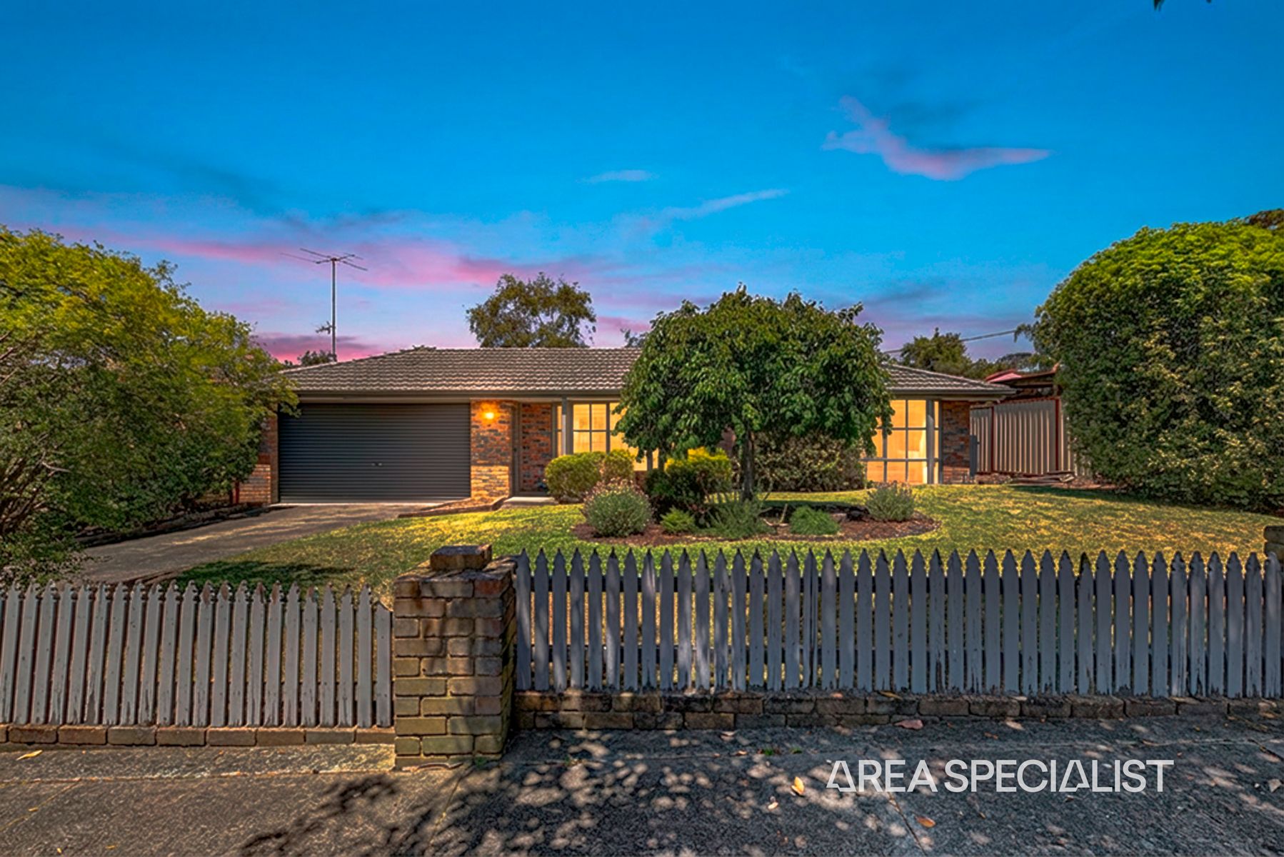 12 Broadhurst Road, Pakenham, VIC 3810, Pakenham - Thumbnail 2