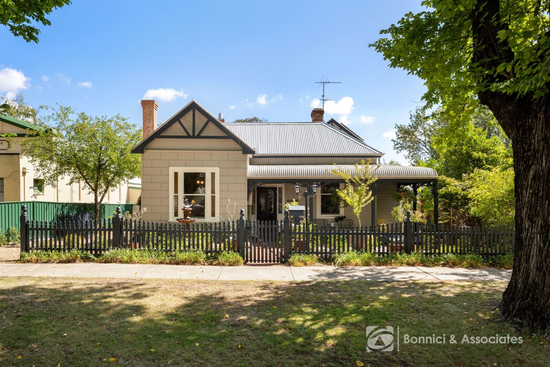 21 Loch Street, Beechworth VIC 3747