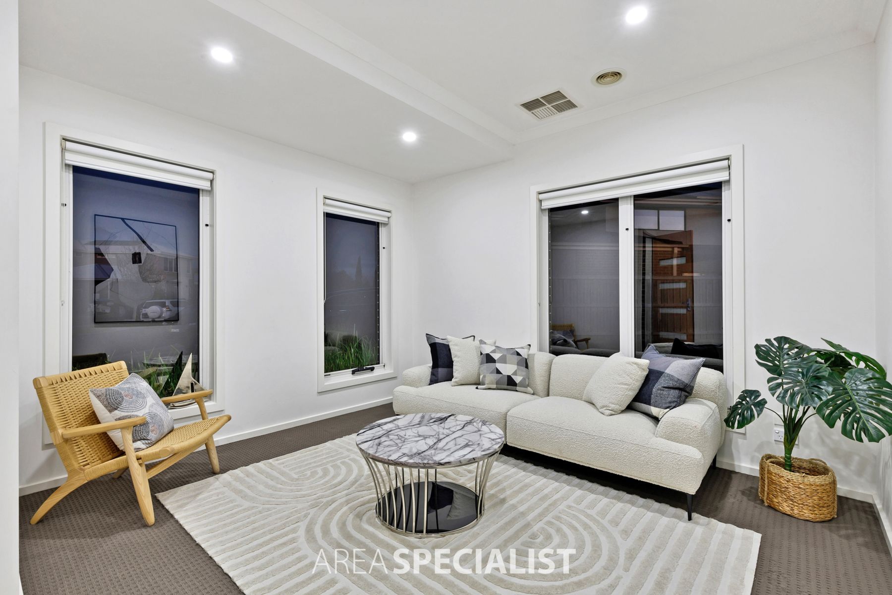 18 Riverbank Close, Clyde North, VIC 3978, Clyde North - Thumbnail 4