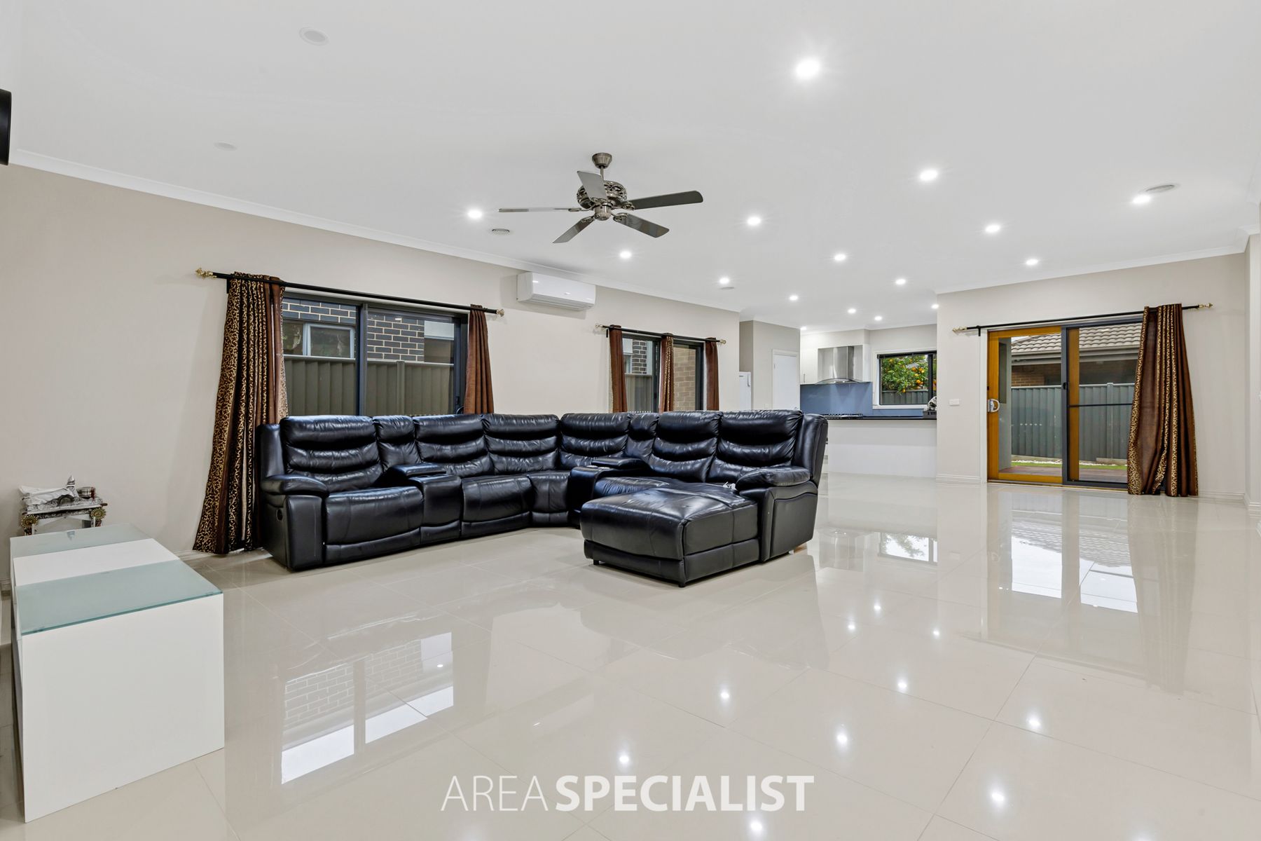 13 Howden Street, Cranbourne East, VIC 3977, Cranbourne East - Thumbnail 2