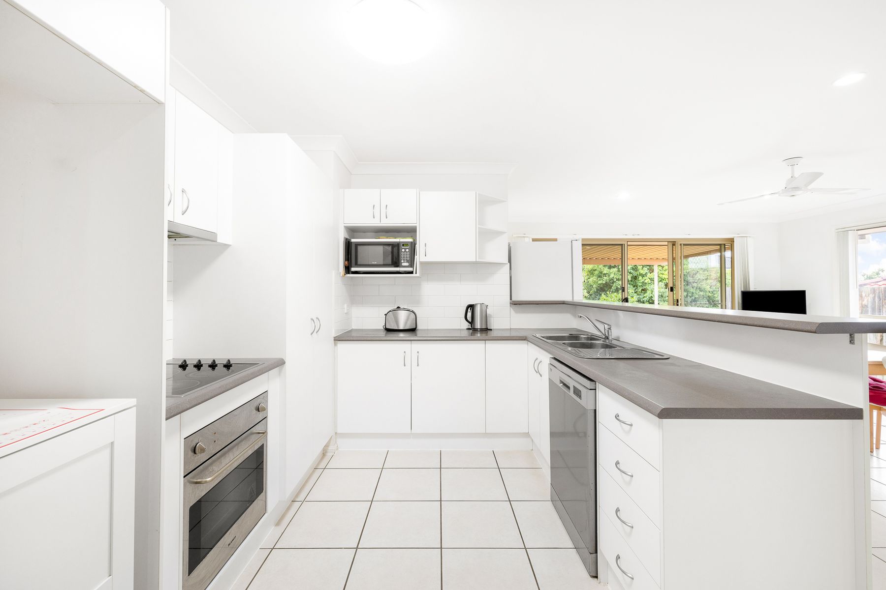 27 Charlton Place, Regents Park QLD 4118, Regents Park - Thumbnail 2