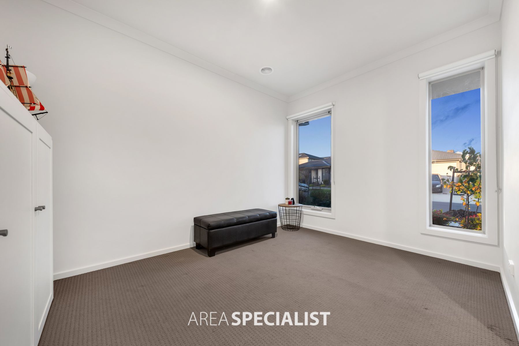 34 Diplomat Crescent, Cranbourne South, VIC 3977, Cranbourne South - Thumbnail 2