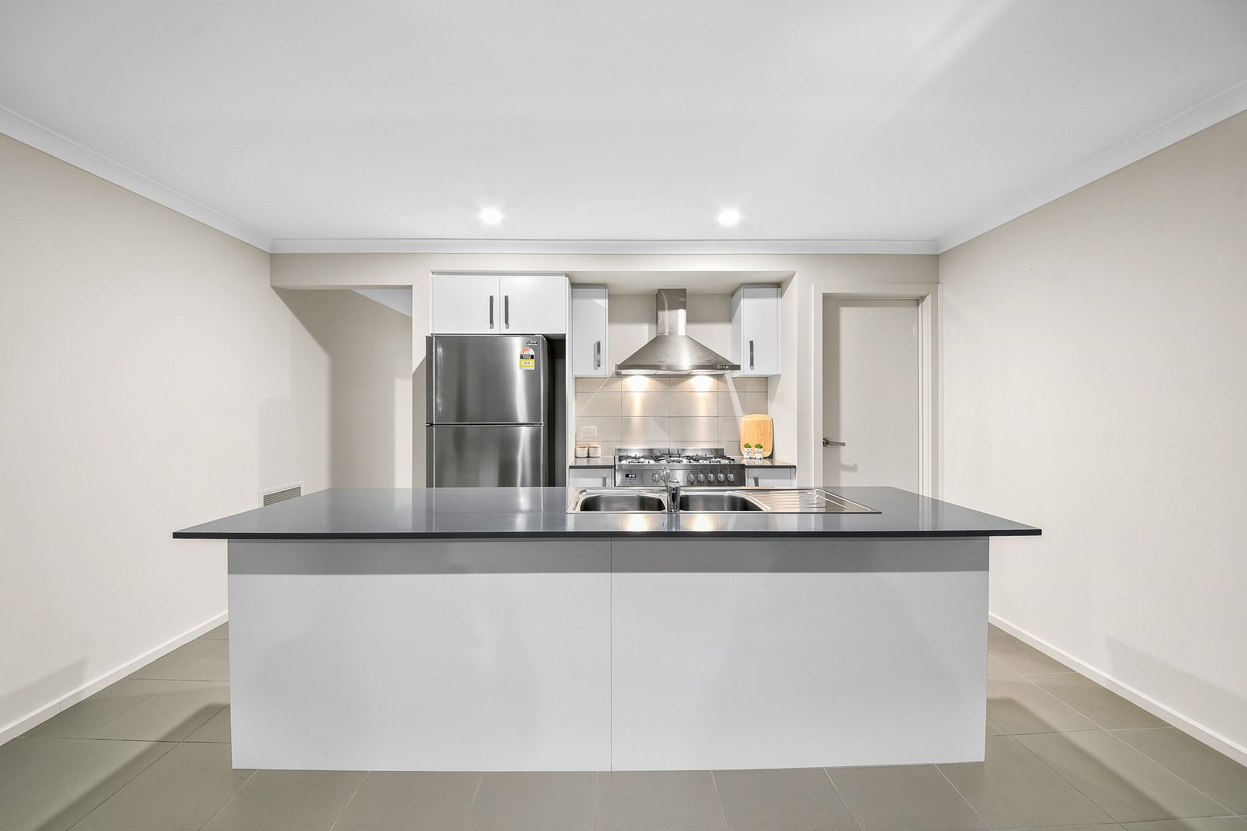 8 Sark Street, Clyde North, VIC 3978, Clyde North - Thumbnail 6