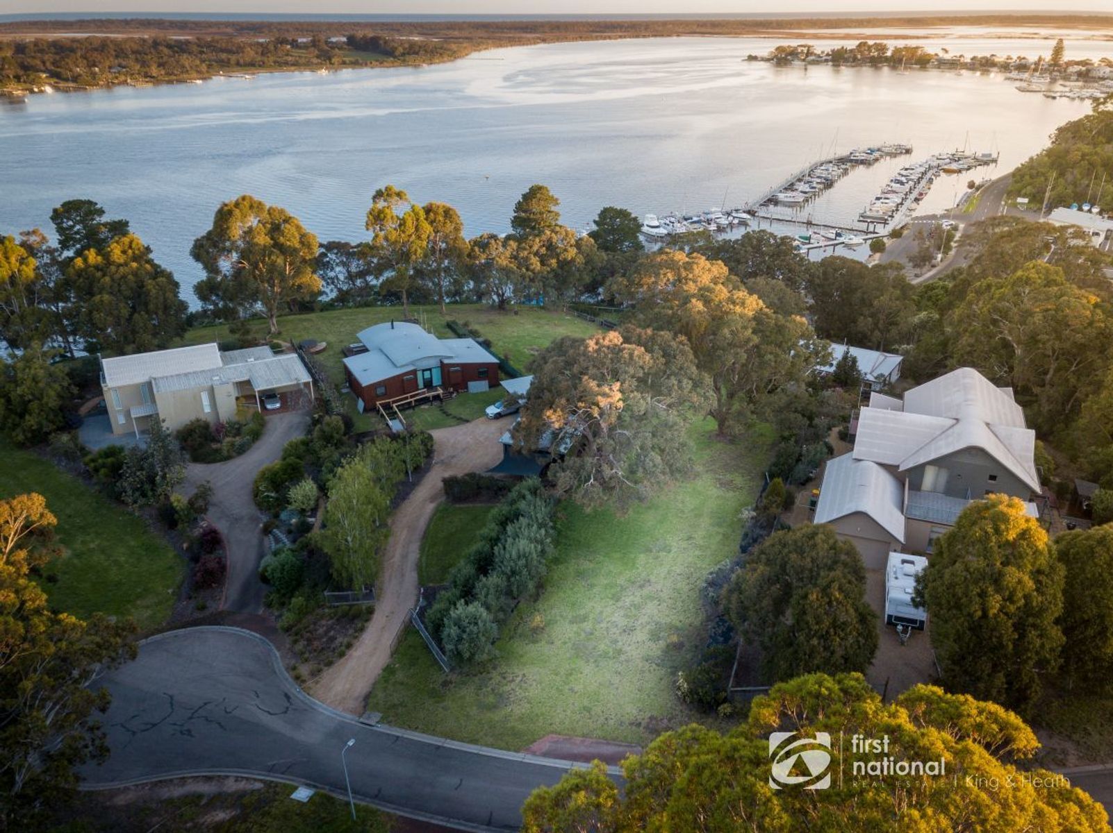 16 Lawrence Court, Metung VIC 3904