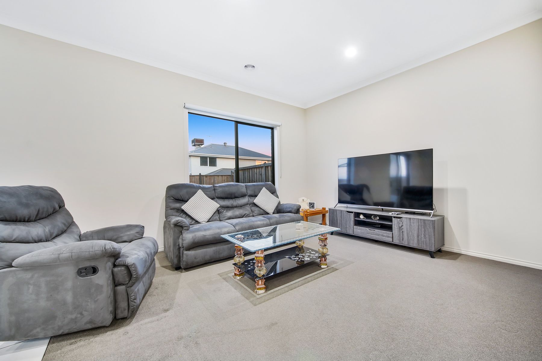 27 Vermillion Drive, Clyde North, VIC 3978, Clyde North - Thumbnail 2