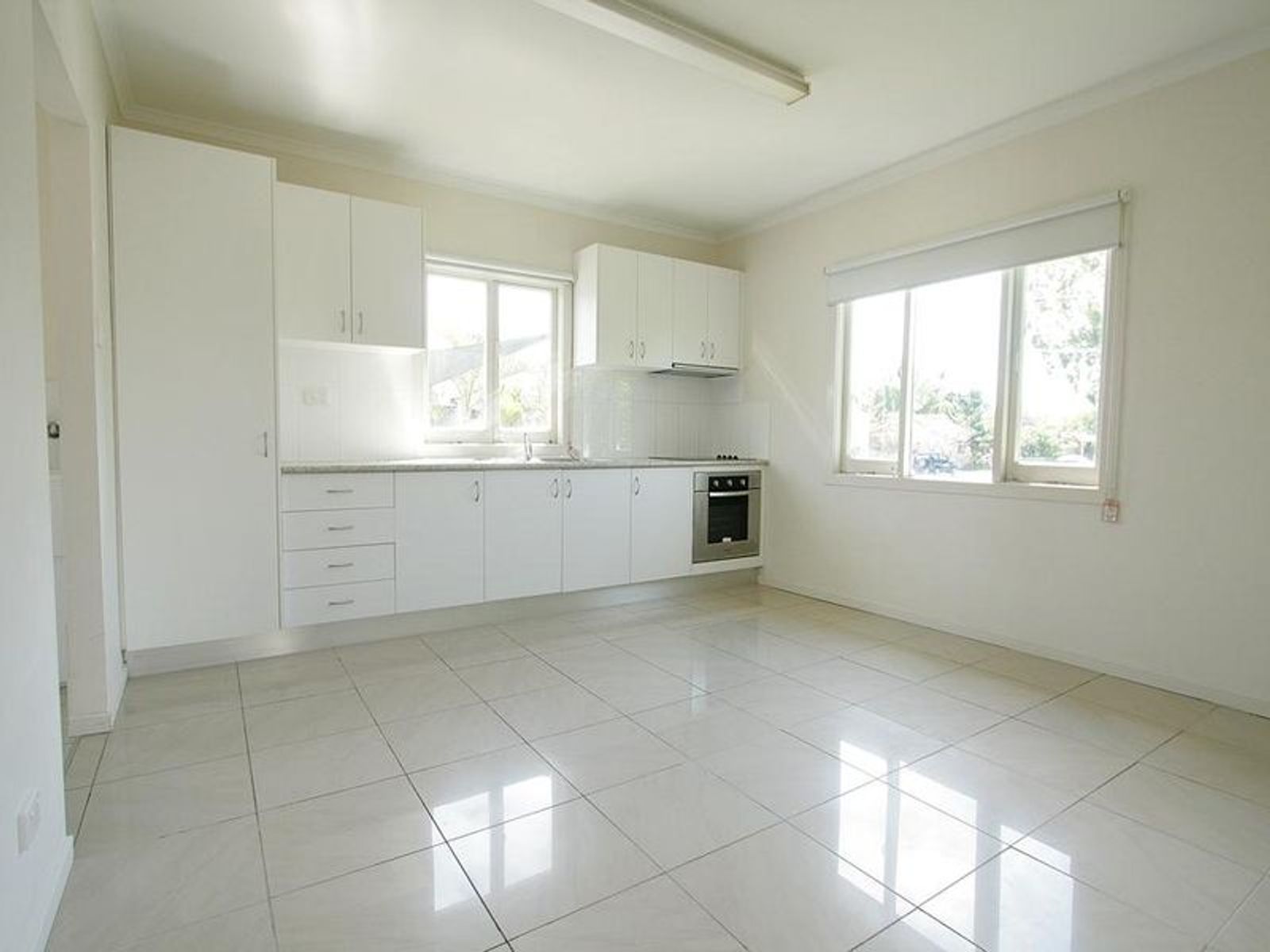 128 Pohlman Street, Southport QLD 4215, Southport - Thumbnail 5